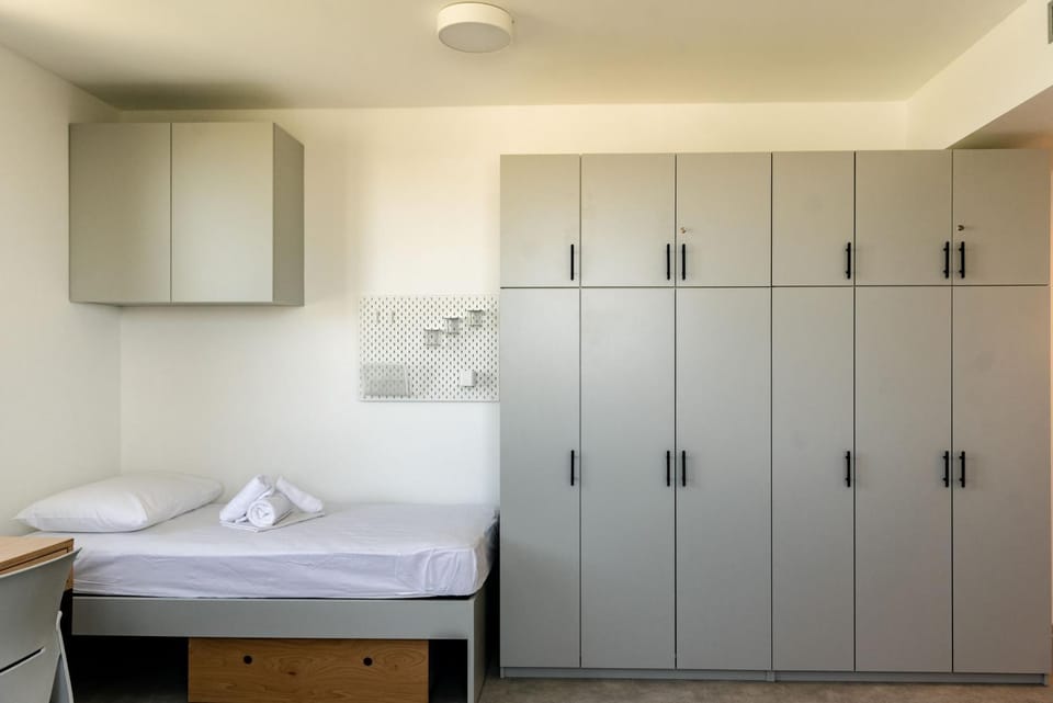 Bed, Photo of the whole room, wardrobe
