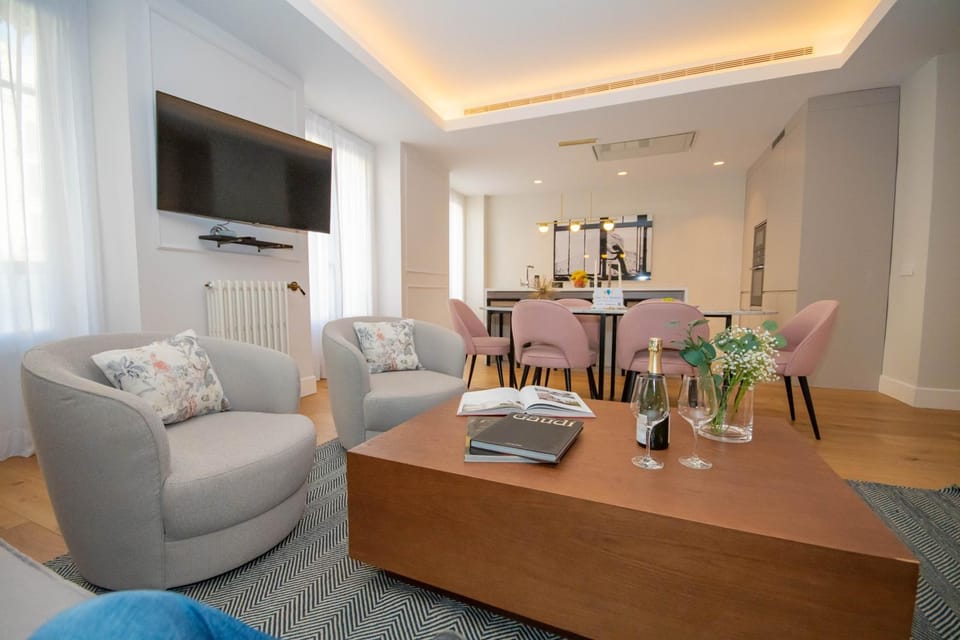 TV and multimedia, Living room, Dining area