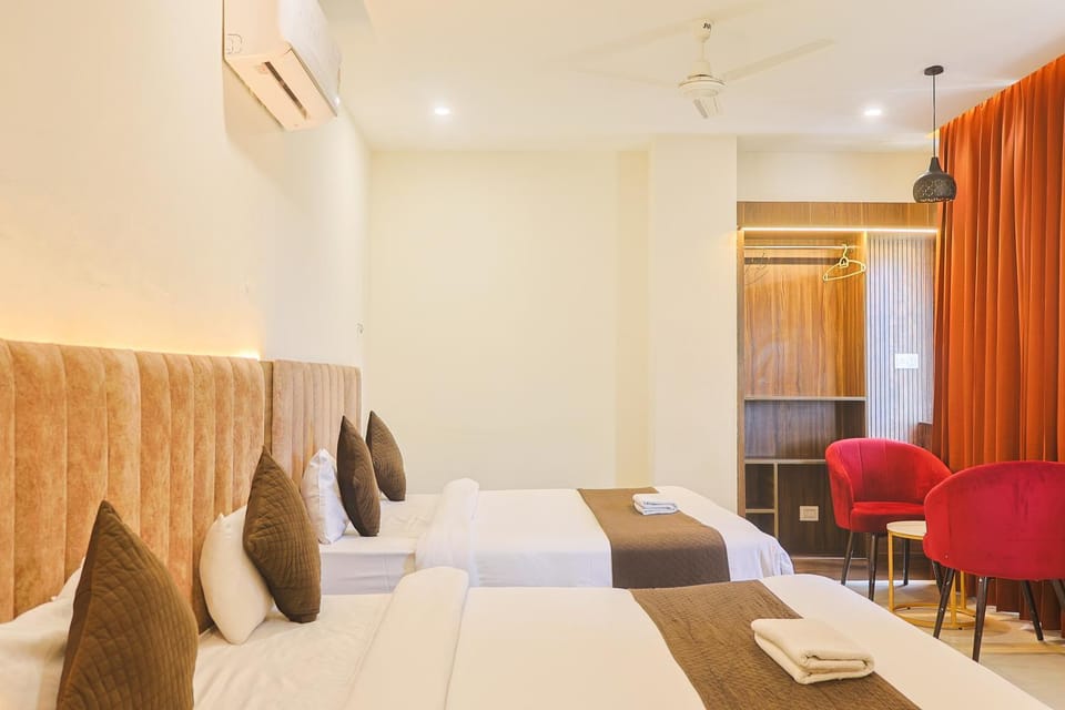 Photo of the whole room, Bedroom