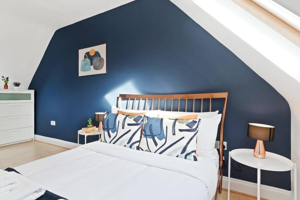 Bright 2 Bedroom House in Kennington House in London Borough of Southwark