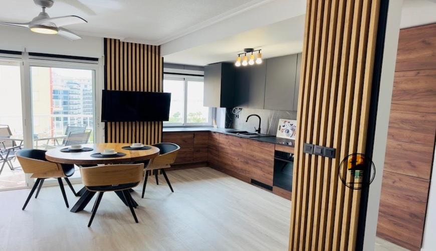 TV and multimedia, Kitchen or kitchenette, Living room, Seating area, Dining area