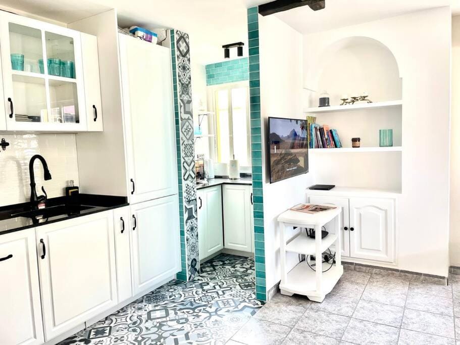 TV and multimedia, Kitchen or kitchenette, dishwasher, minibar