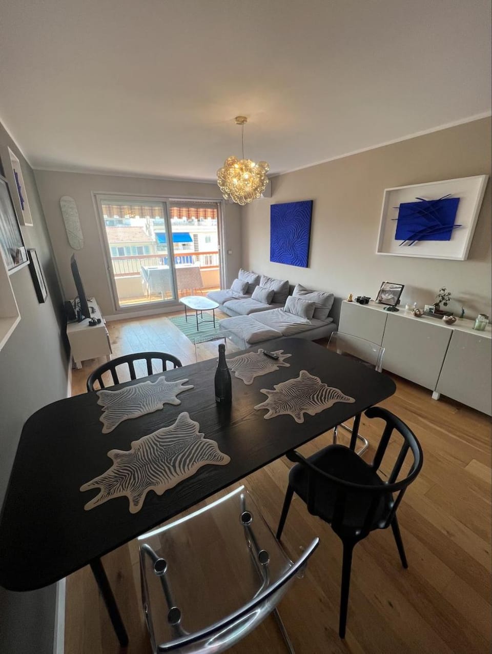 TV and multimedia, Living room, Seating area, Dining area