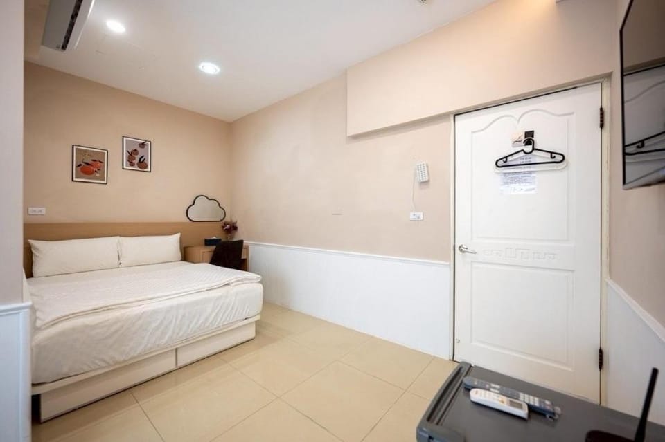 Property building, TV and multimedia, towels, towels, air conditioner, air conditioner