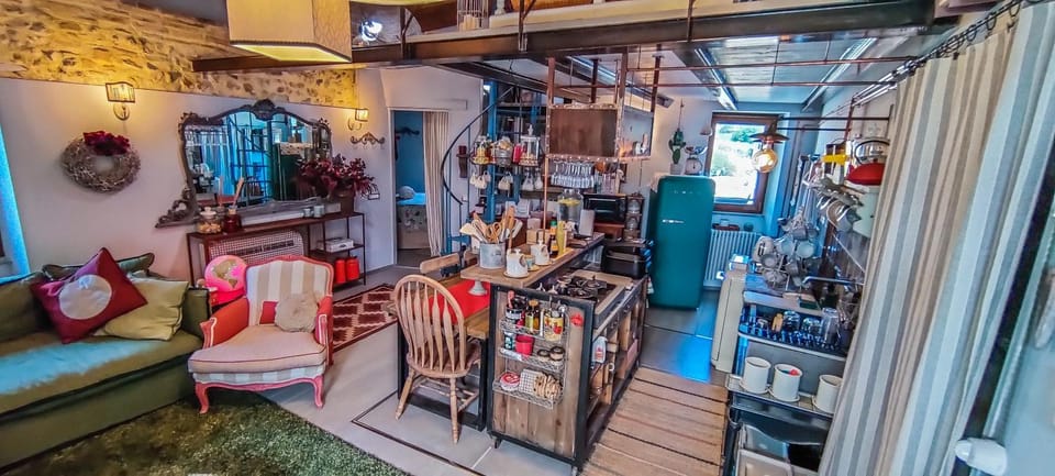 Kitchen or kitchenette, Living room