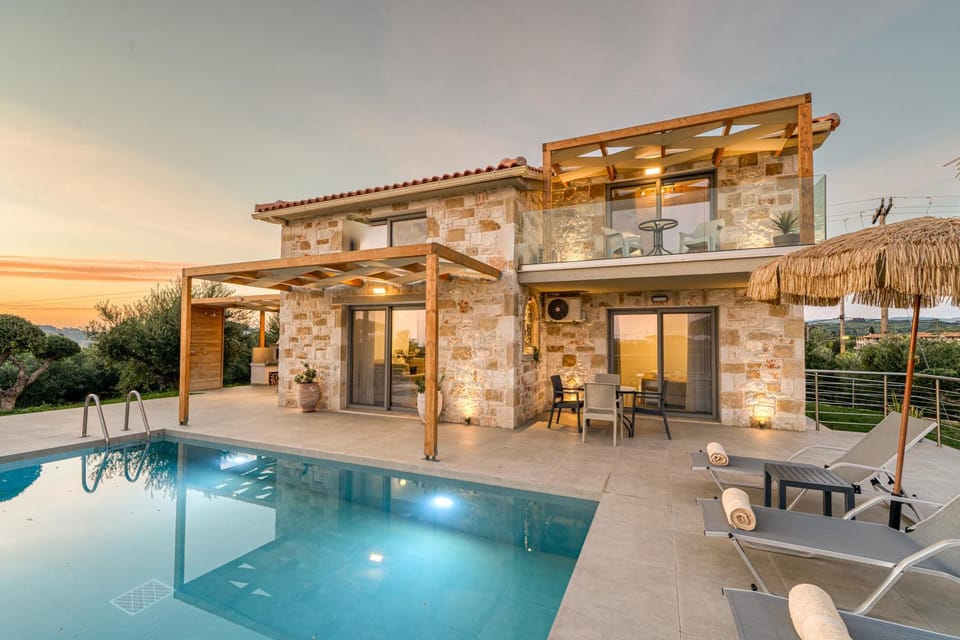 Property building, Patio, Day, Natural landscape, Pool view, Swimming pool, sunbed