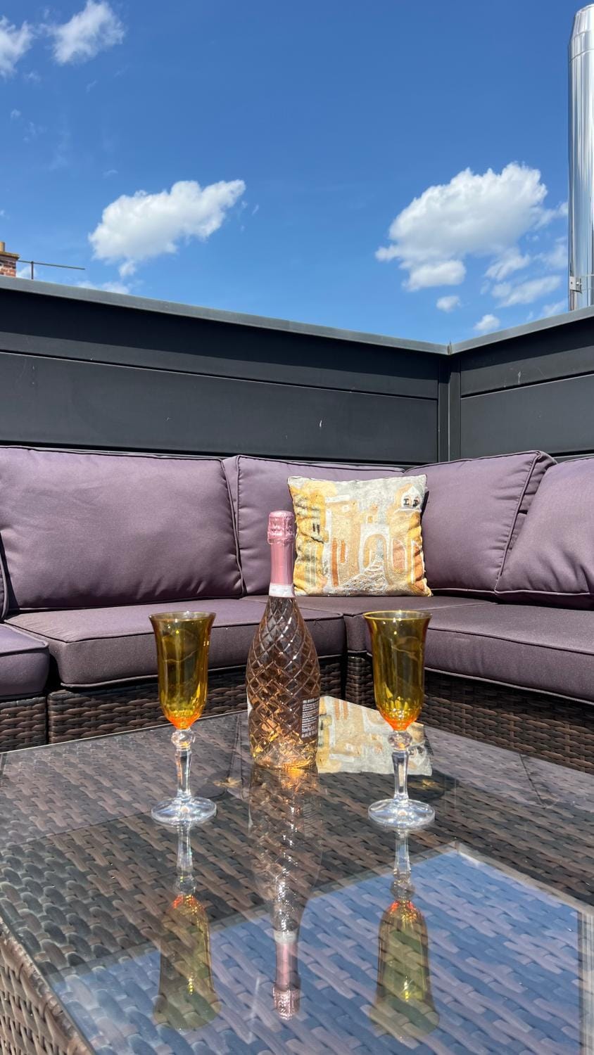 Day, Balcony/Terrace, Seating area, Drinks