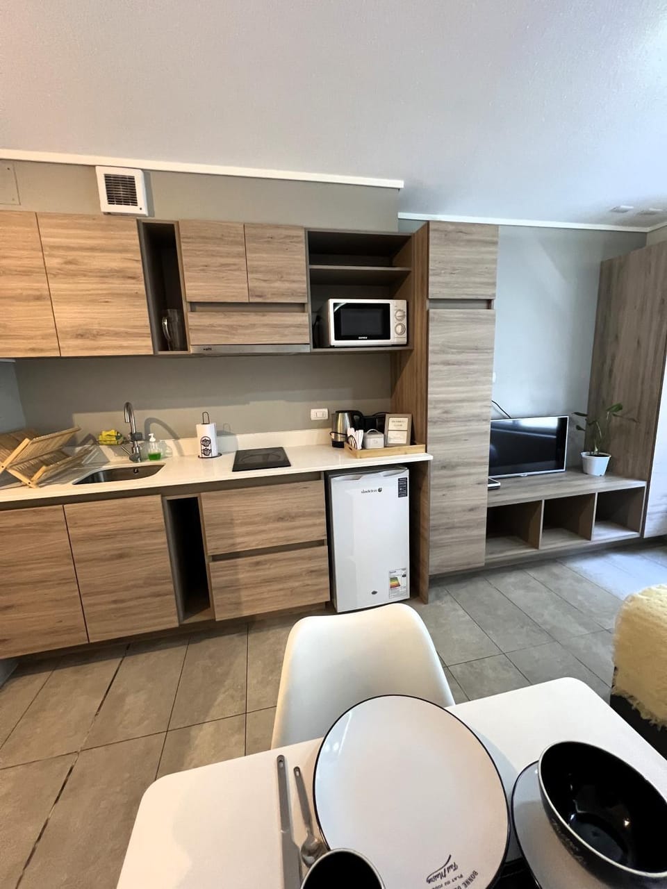 Kitchen or kitchenette, Dining area, minibar