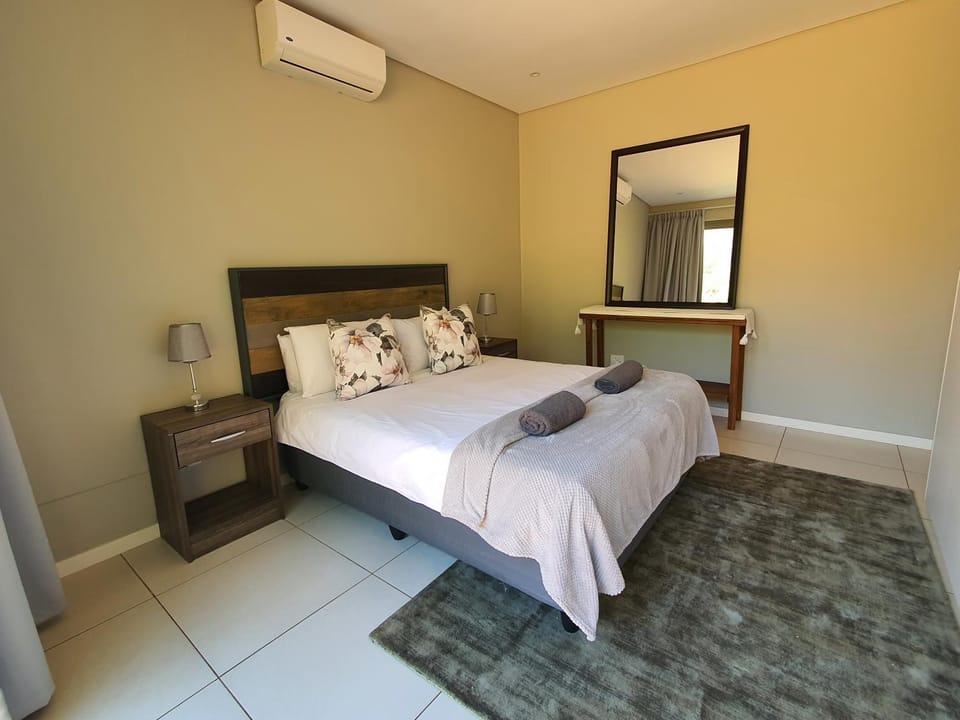 Bed, Photo of the whole room, Bedroom, air conditioner
