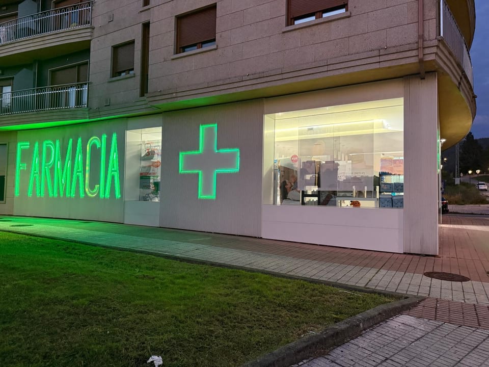 Property building, Facade/entrance, Off site, Night, Neighbourhood, Street view, Sunset, Parking