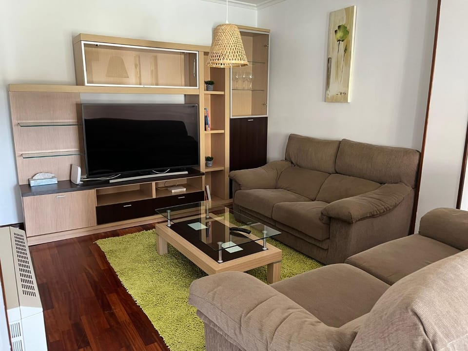 Communal lounge/ TV room, TV and multimedia, Living room, Seating area, Evening entertainment