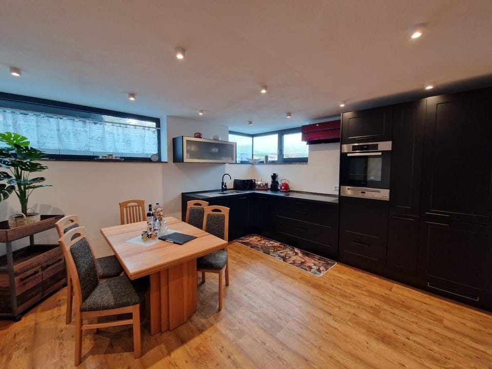 Kitchen or kitchenette, kitchen, kitchen