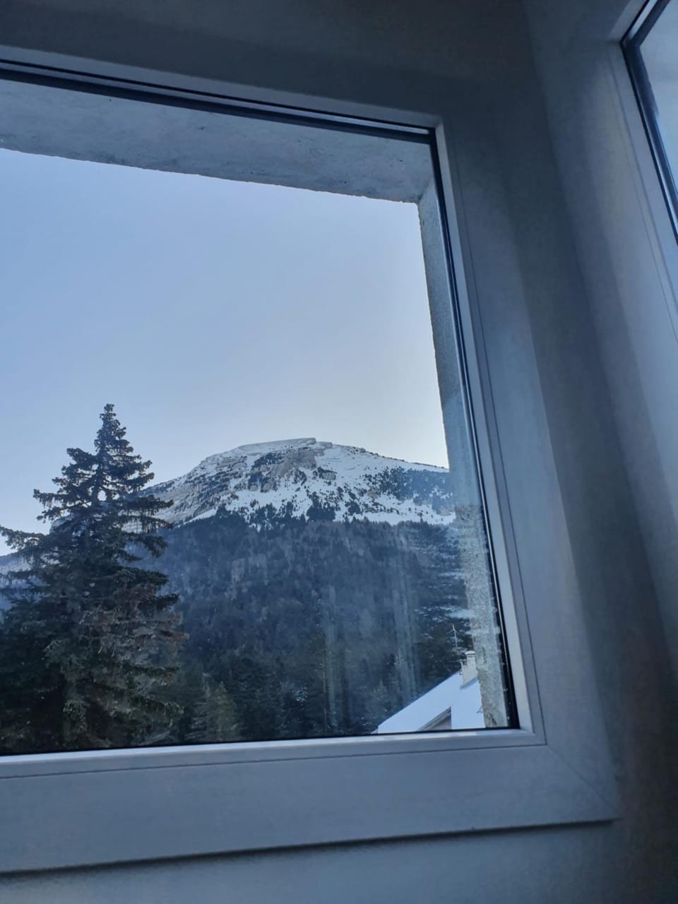 Chalet Jaune CHAMECHAUDE Bed and Breakfast in Auvergne-Rhône-Alpes
