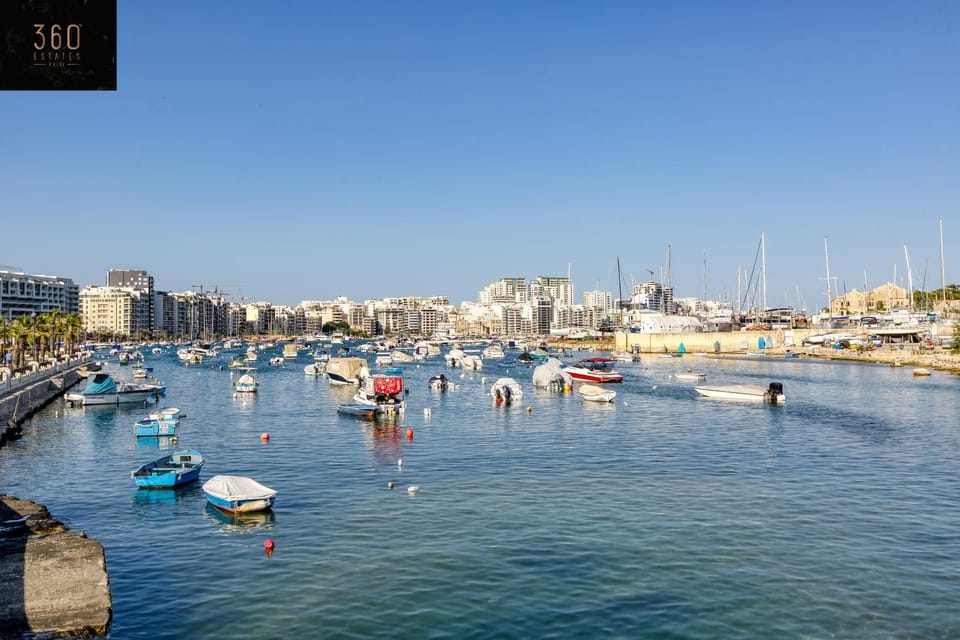 Nearby landmark, Day, Natural landscape, Activities, City view, Lake view, River view, Sea view