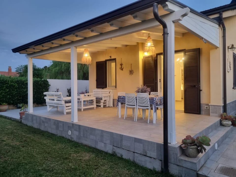 Property building, Patio, Garden, View (from property/room), Dining area, Garden view