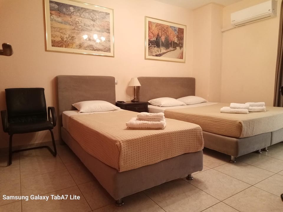VILLA AVATOS 2 - Near to the Port of Rafina and the Airport of Athens Bed and Breakfast in East Attica Regional Unit, Greece