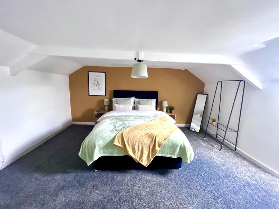 Spacious 3 BDRM close to beach Apartment in England