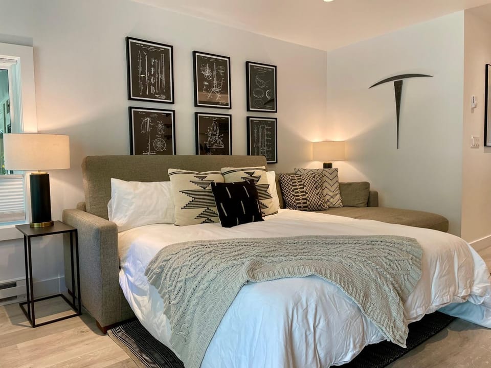Bed, Living room