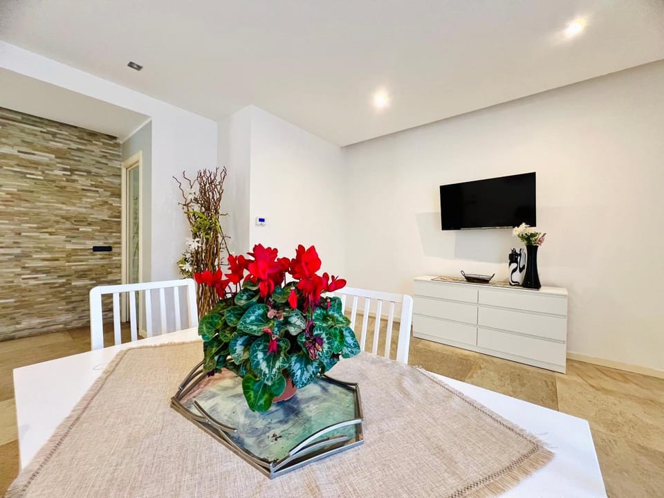 TV and multimedia, Dining area