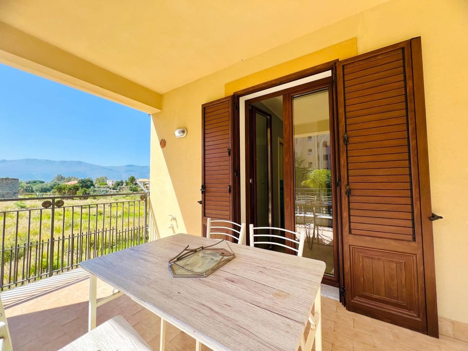 Natural landscape, View (from property/room), Balcony/Terrace
