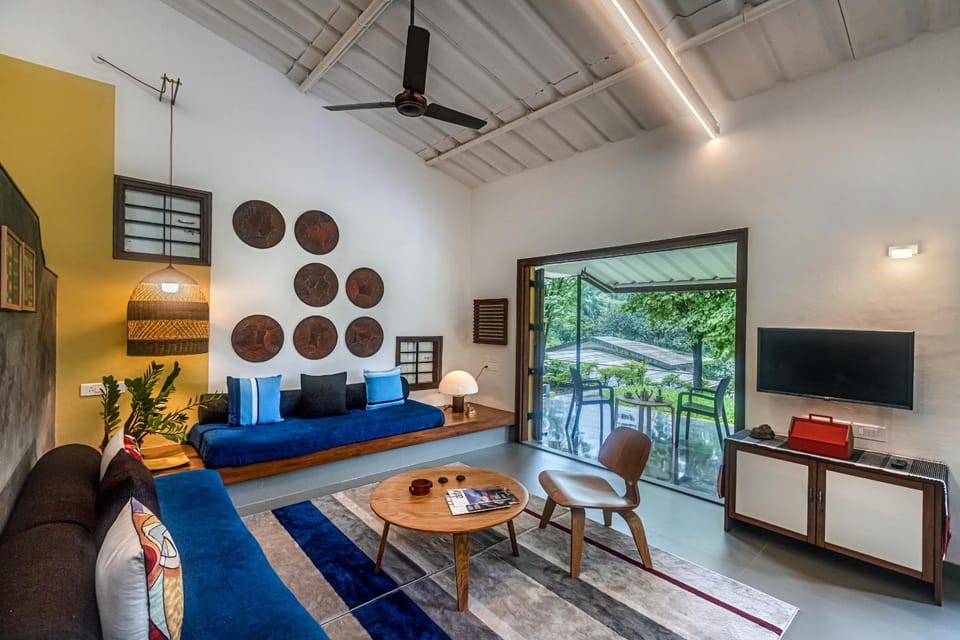 TV and multimedia, Living room, Photo of the whole room, Seating area, fireplace