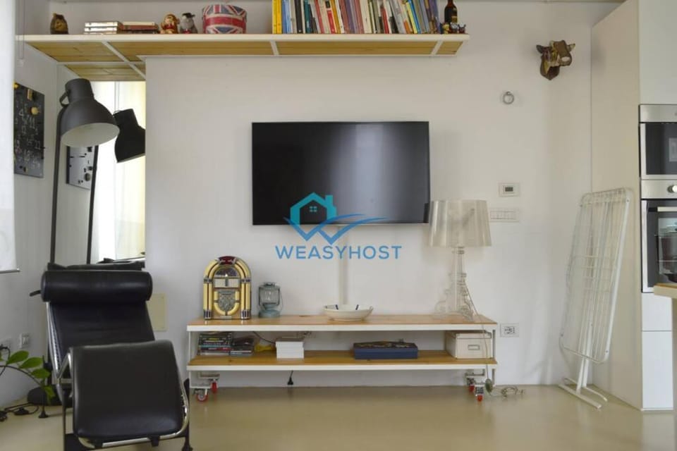 TV and multimedia, Living room, Seating area, hair dresser