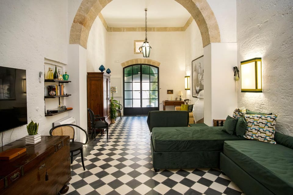 Communal lounge/ TV room, TV and multimedia, Living room, Seating area, Evening entertainment