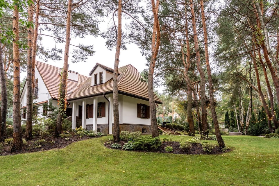 Property building, Spring, Day, Natural landscape, Garden, Garden view