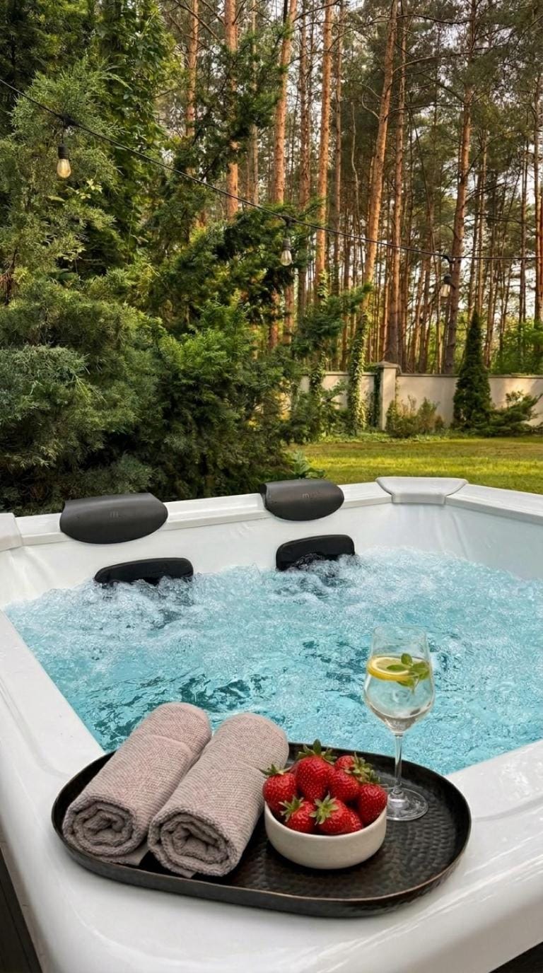 Day, Natural landscape, Garden, Hot Tub, Food and drinks, Food, Garden view, Pool view, Swimming pool, Drinks, sunbed