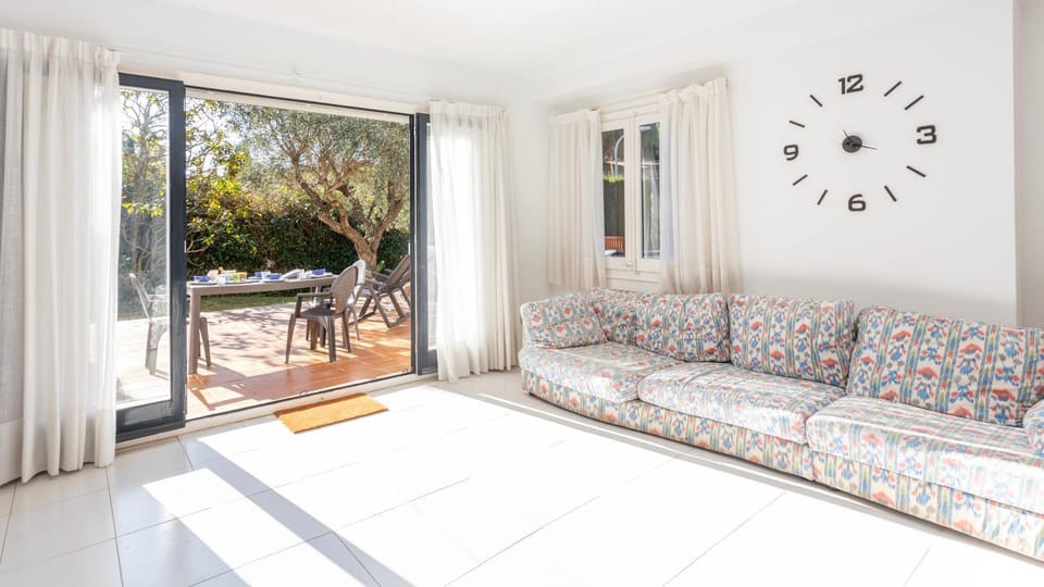 Patio, Day, View (from property/room), Balcony/Terrace, Living room, Seating area