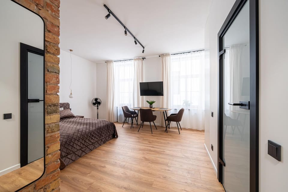 Bed, TV and multimedia, Living room, Photo of the whole room, Seating area