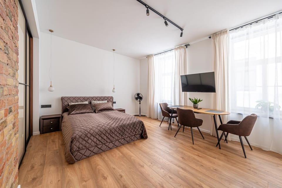 Bed, TV and multimedia, Living room, Photo of the whole room, Seating area, Dining area, Evening entertainment