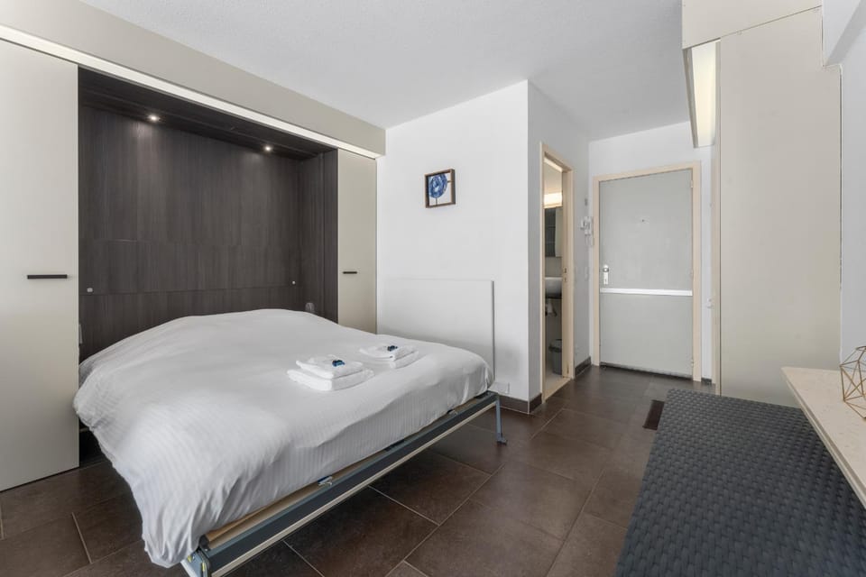 Bed, Bathroom, Bedroom