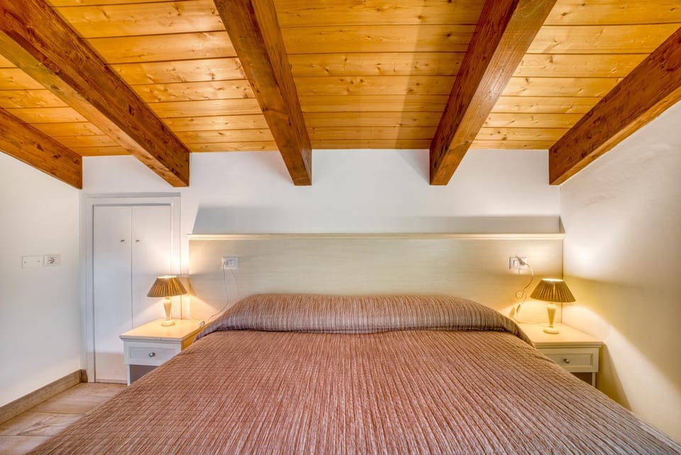 Property building, Living room, Bedroom