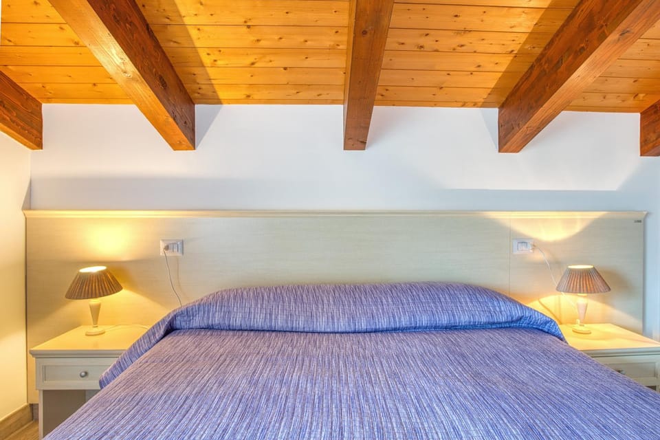 Property building, Living room, Bedroom