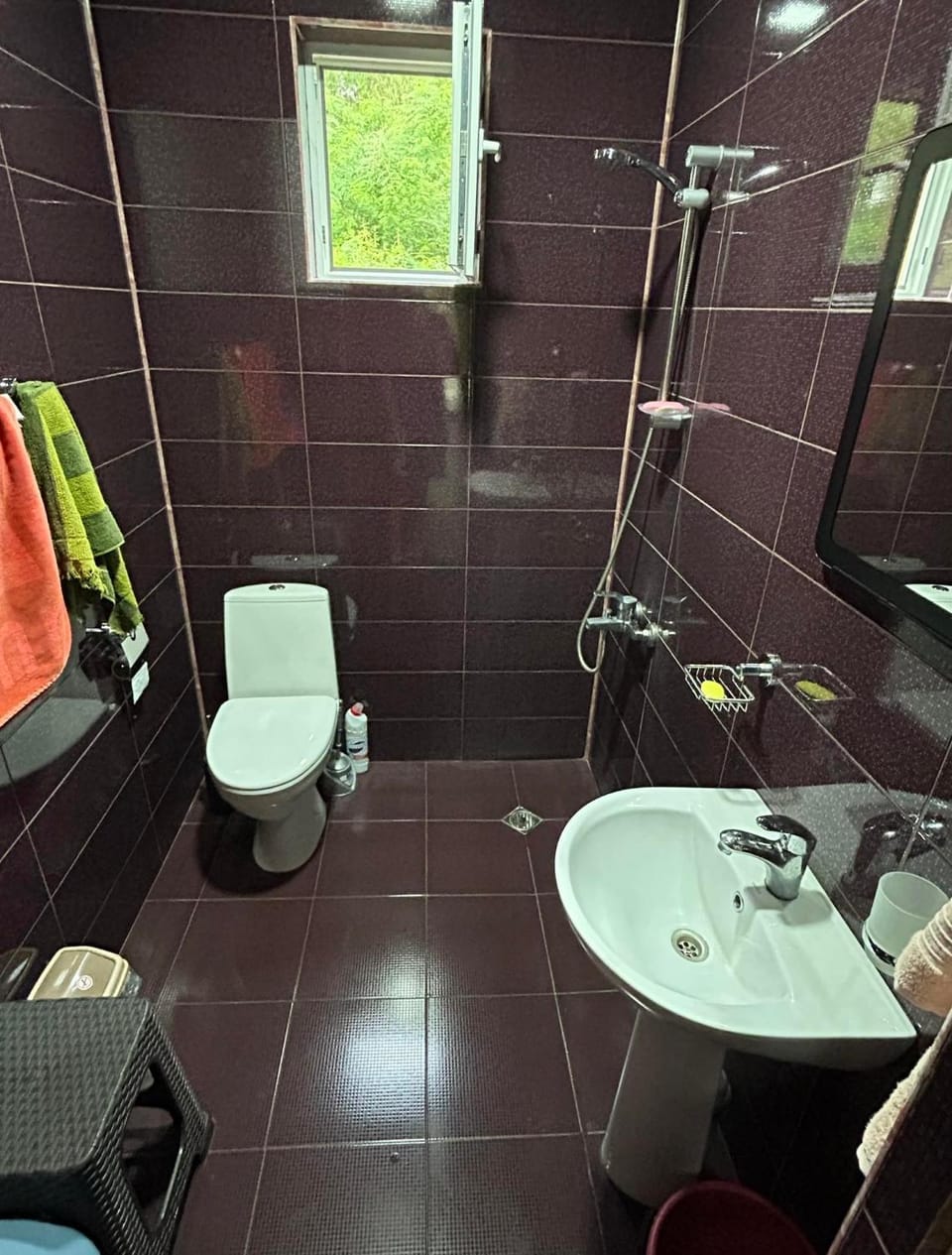 Shower, Toilet, Bathroom, towels