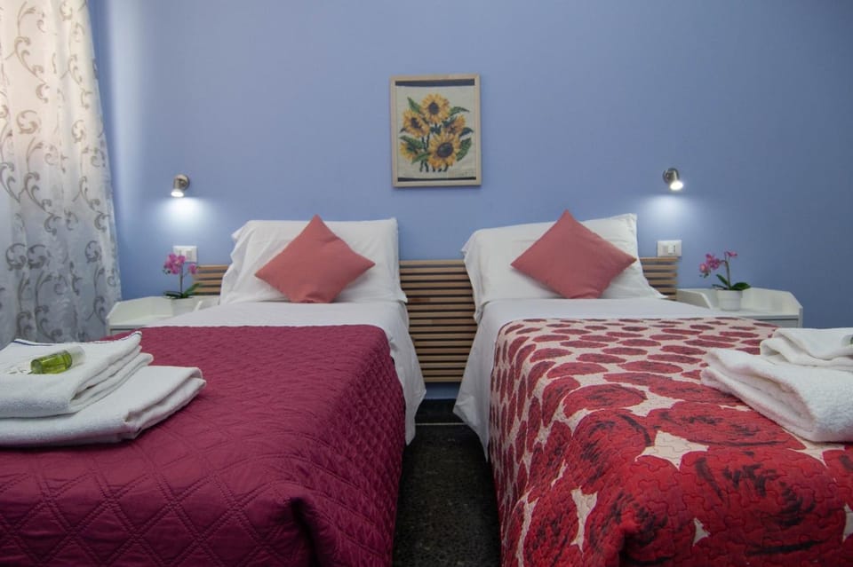 Bed, Bedroom, towels