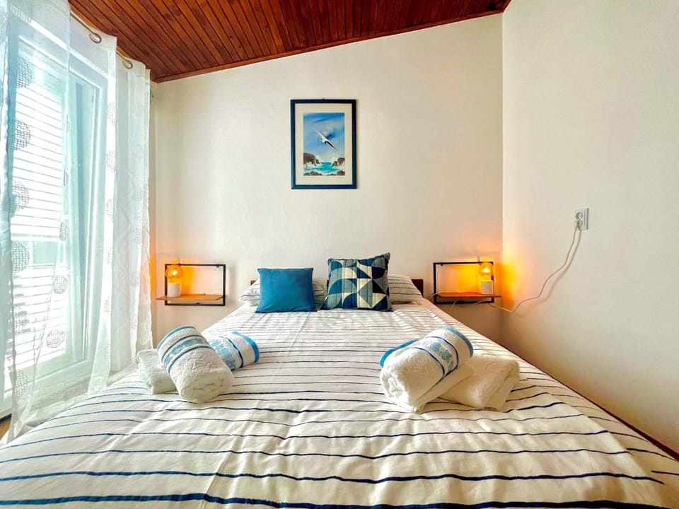 Bed, Bedroom, air conditioner