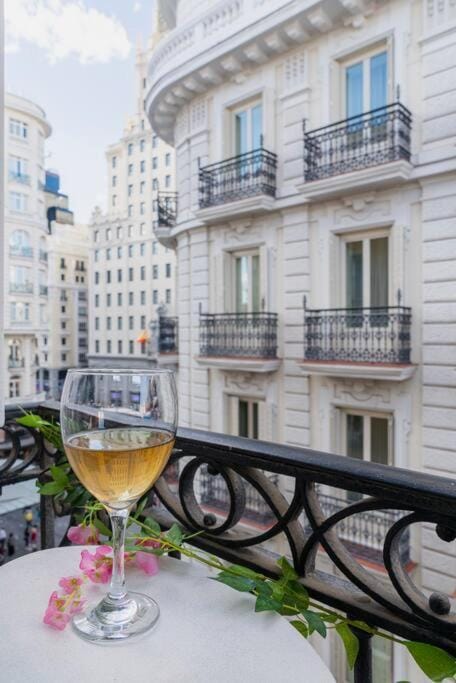 Flat for groups 8 people in Gran Vía-CGRAC4 Apartment in Centro