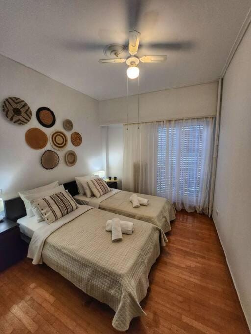 Photo of the whole room, Bedroom