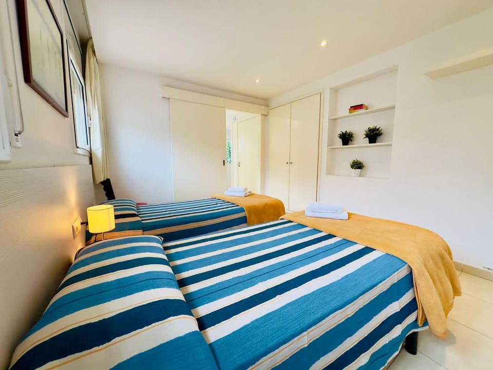 Bed, Bedroom, wardrobe