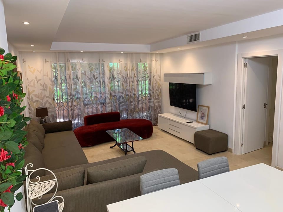 Communal lounge/ TV room, Living room, Shopping Area