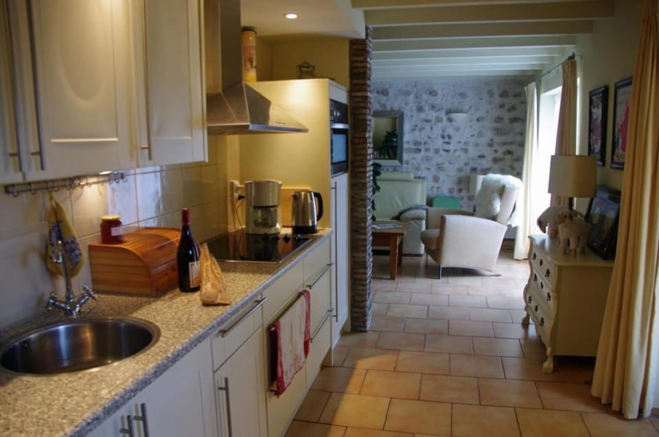 Property building, Kitchen or kitchenette, Living room