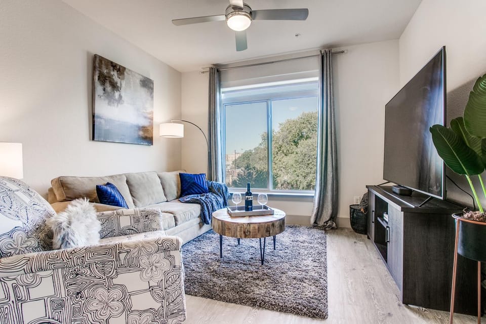 TV and multimedia, Living room, Seating area, acessibility