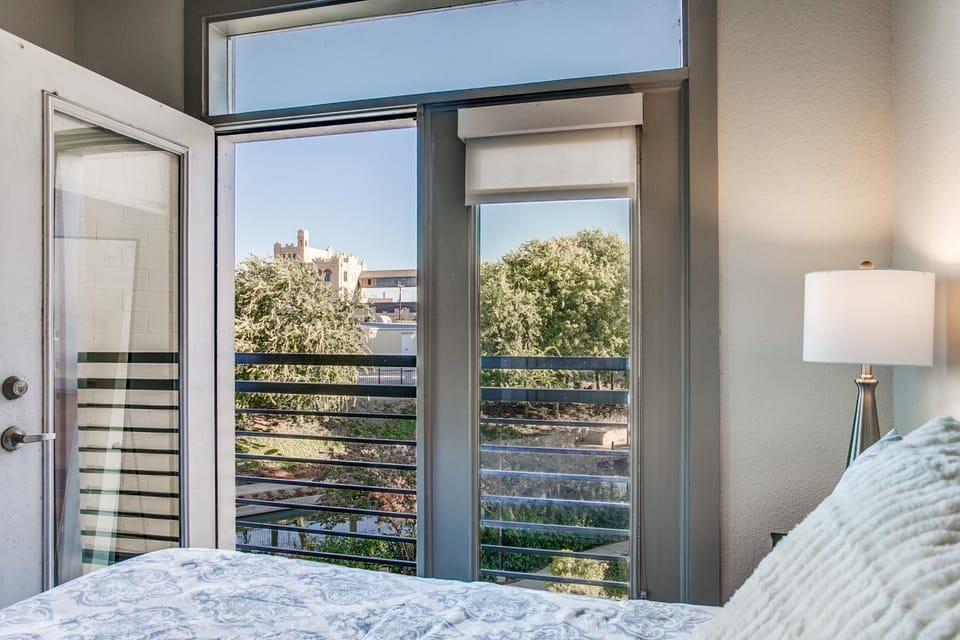 Bed, Balcony/Terrace, Bedroom, River view