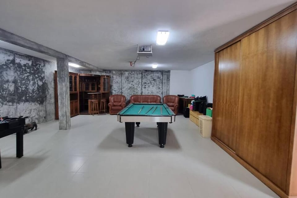 Billiard, Game Room