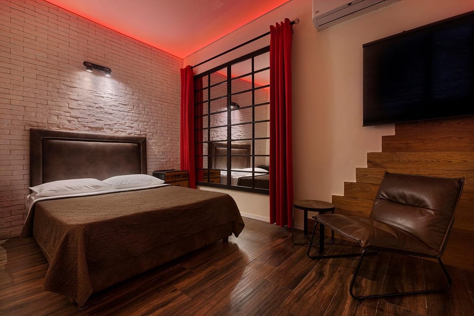 Bed, Seating area, Bedroom