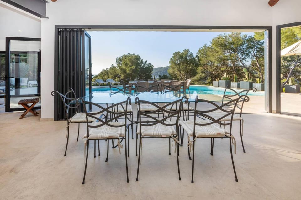 Dining area, Swimming pool