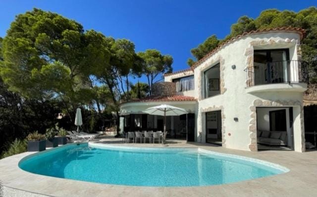 Patio, Day, Garden view, Pool view, sunbed