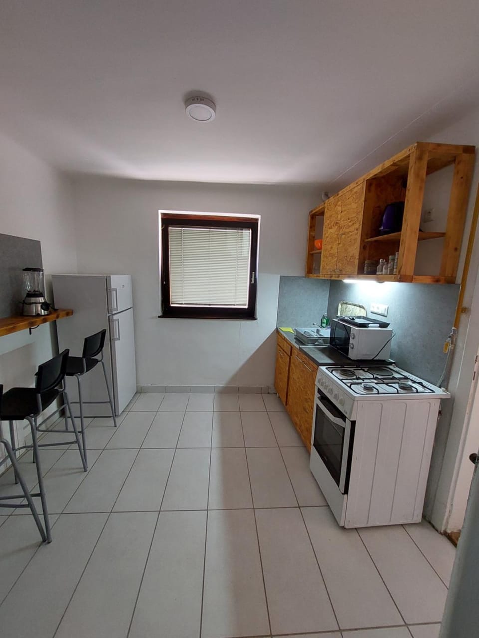 Kitchen or kitchenette, Dining area, minibar, stove